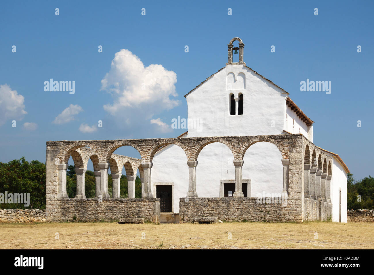 Mednjan, Istrie, Croatie. 8c l'église romane Saint Fosca, lieu de pèlerinage, célèbre pour ses pouvoirs de guérison et de l'énergie Banque D'Images