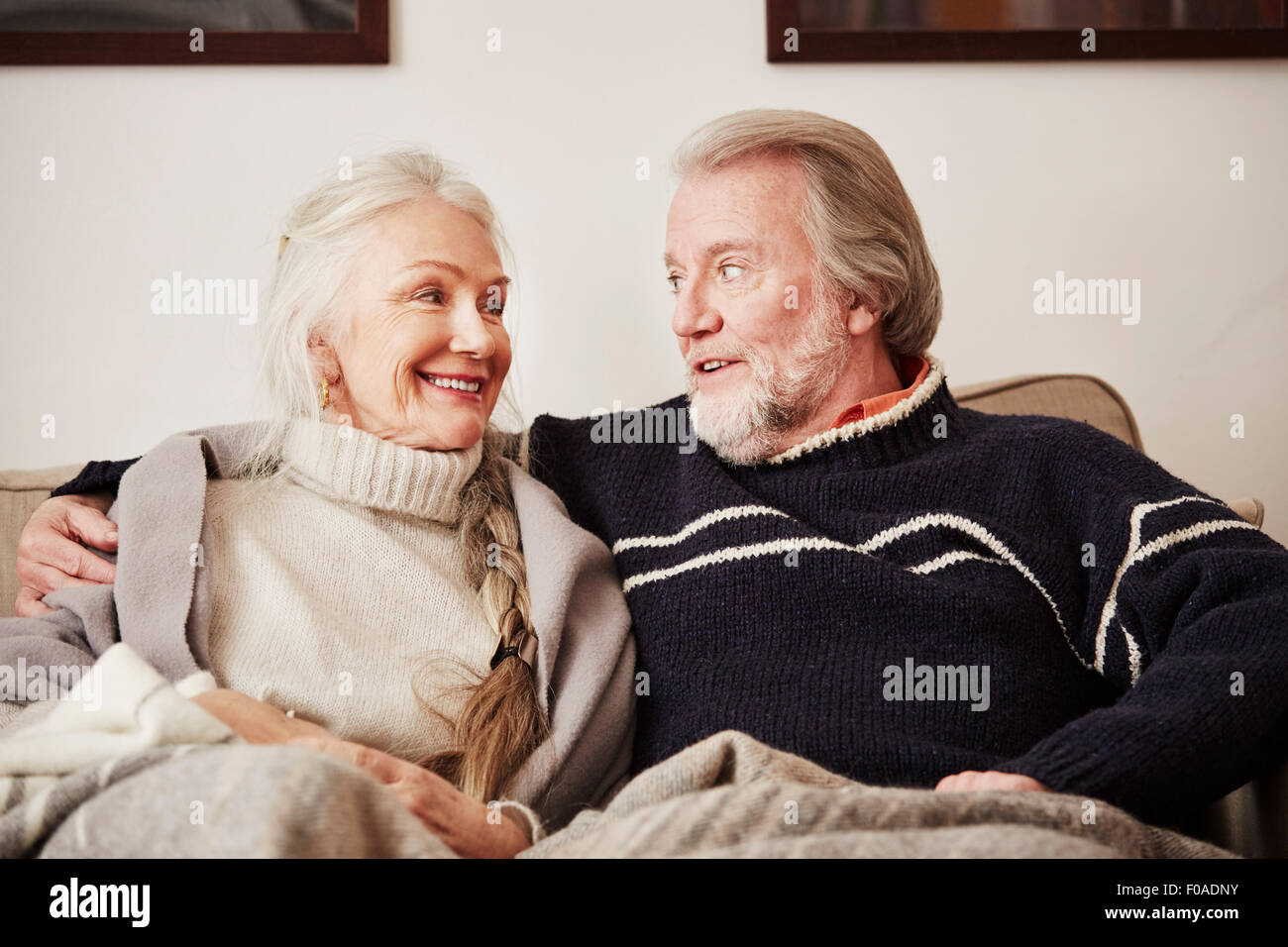 Mature couple smiling Banque D'Images