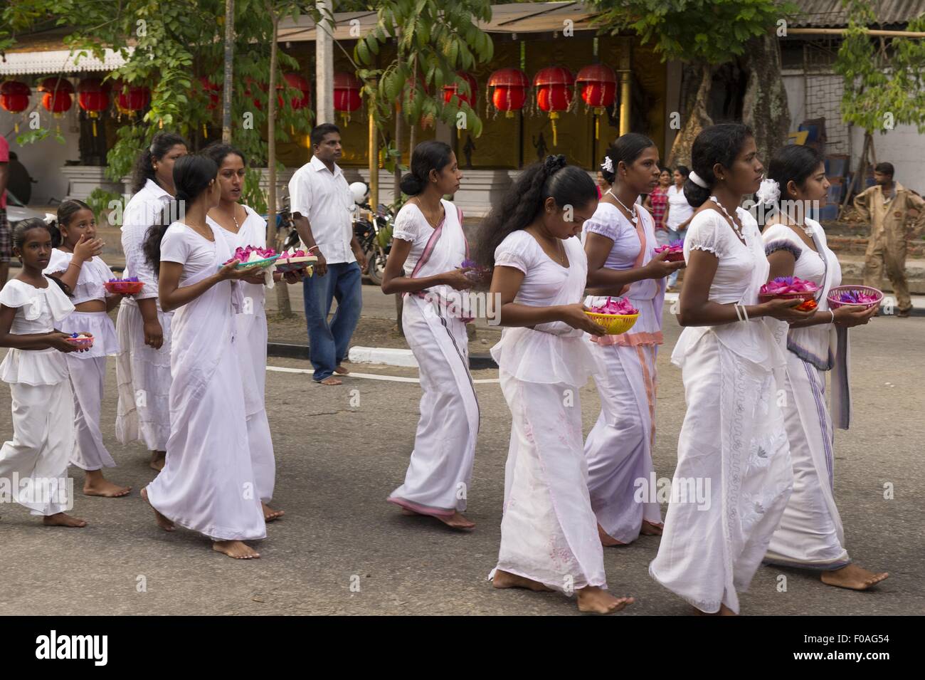 In White outfit à Navam Perahera, Colombo, Sri Lanka Banque D'Images