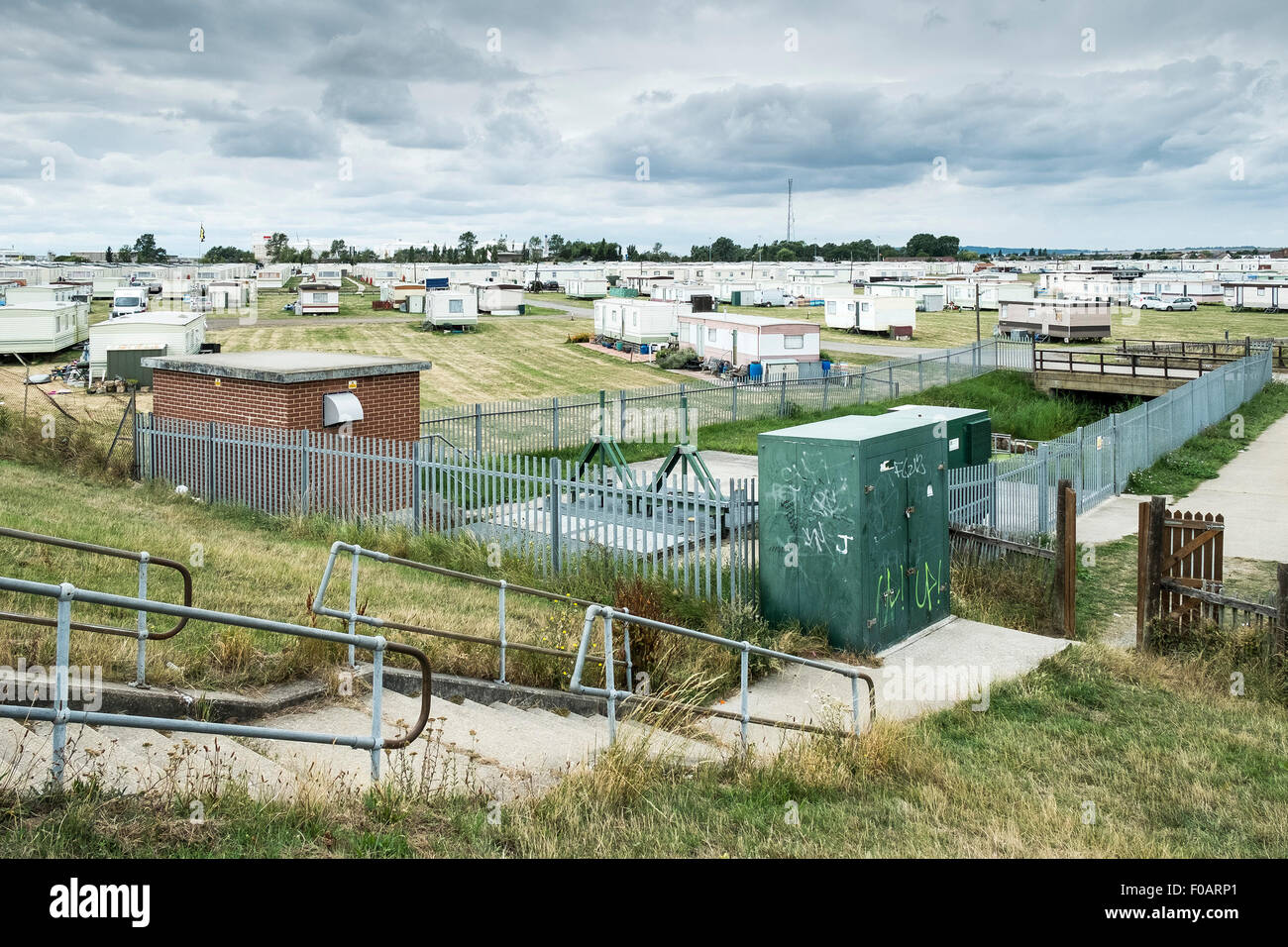 Southend - Thorney Bay Village. Un immeuble garage mort sur Wickford, Essex. Banque D'Images