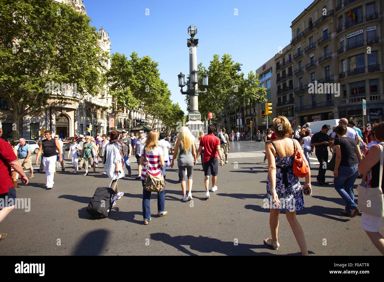Les gens du shopping à La Rambla de las Ramblas, dans Barcelone, Espagne Banque D'Images