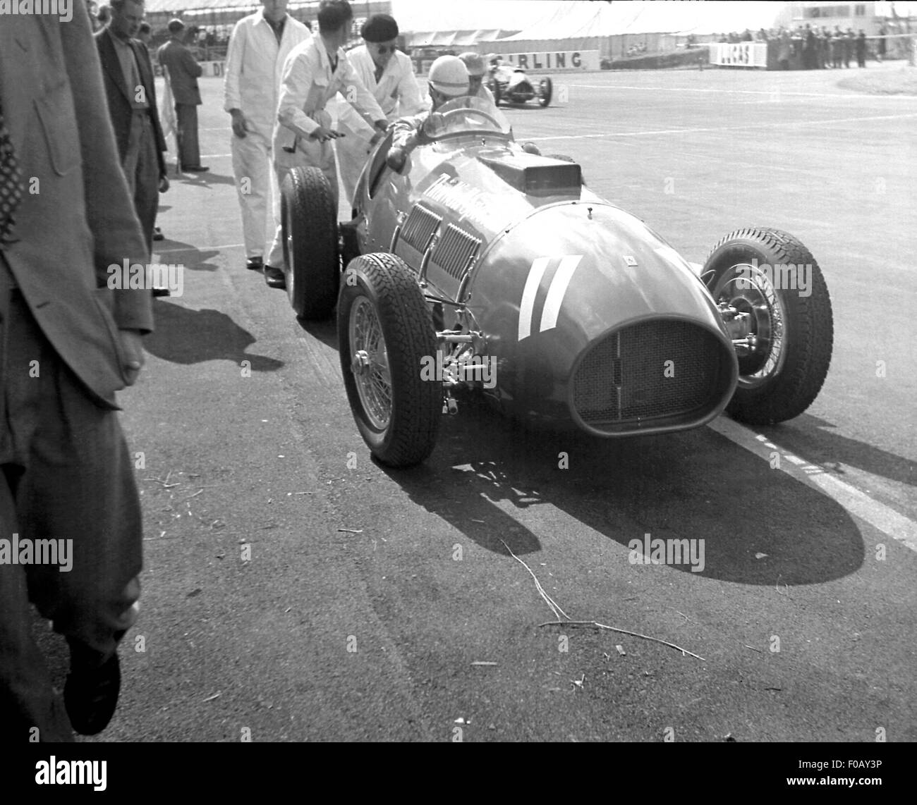 Nino Farina dans sa Ferrari Banque D'Images