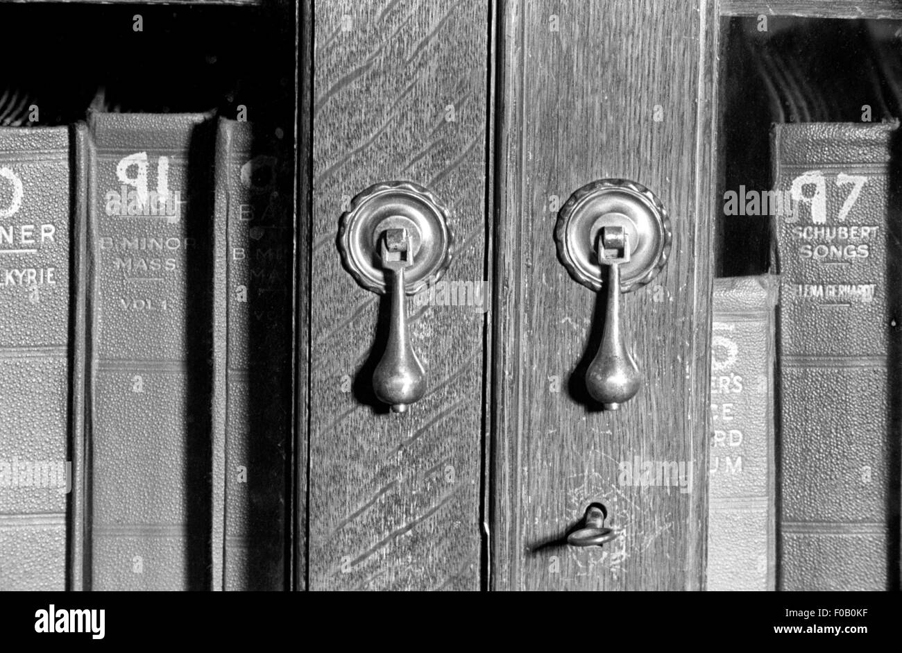 Livres sur une étagère Banque D'Images