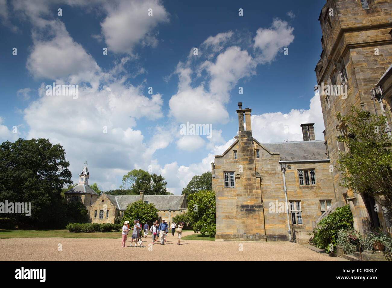 Extérieur de la nouvelle maison, construite par Edward Hussey en 1837, donnant sur le parc du château de Scotney, Lamberhurst, Kent, UK Banque D'Images