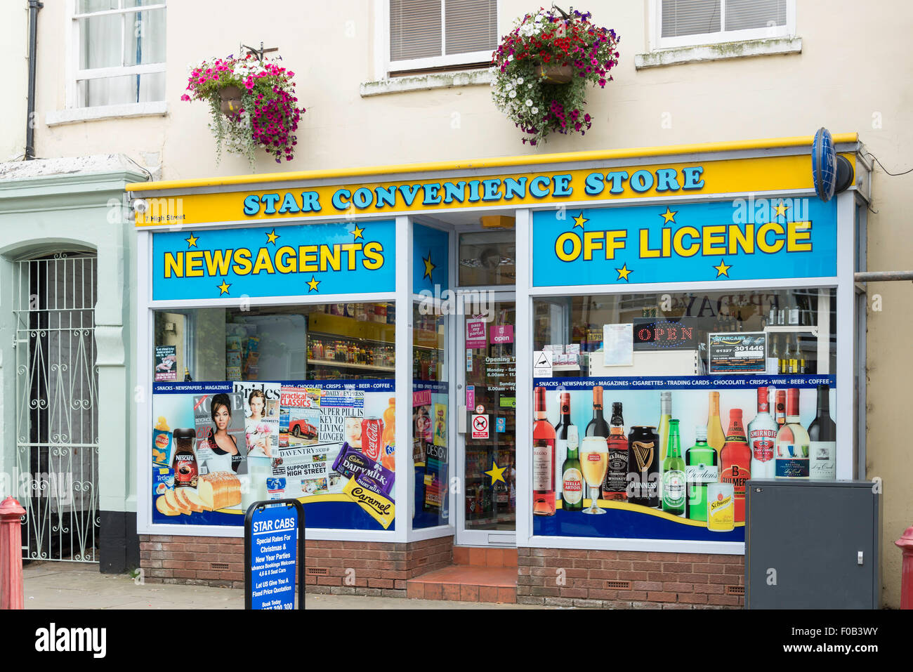 Star de la presse, High Street, Daventry, Northamptonshire, Angleterre, Royaume-Uni Banque D'Images