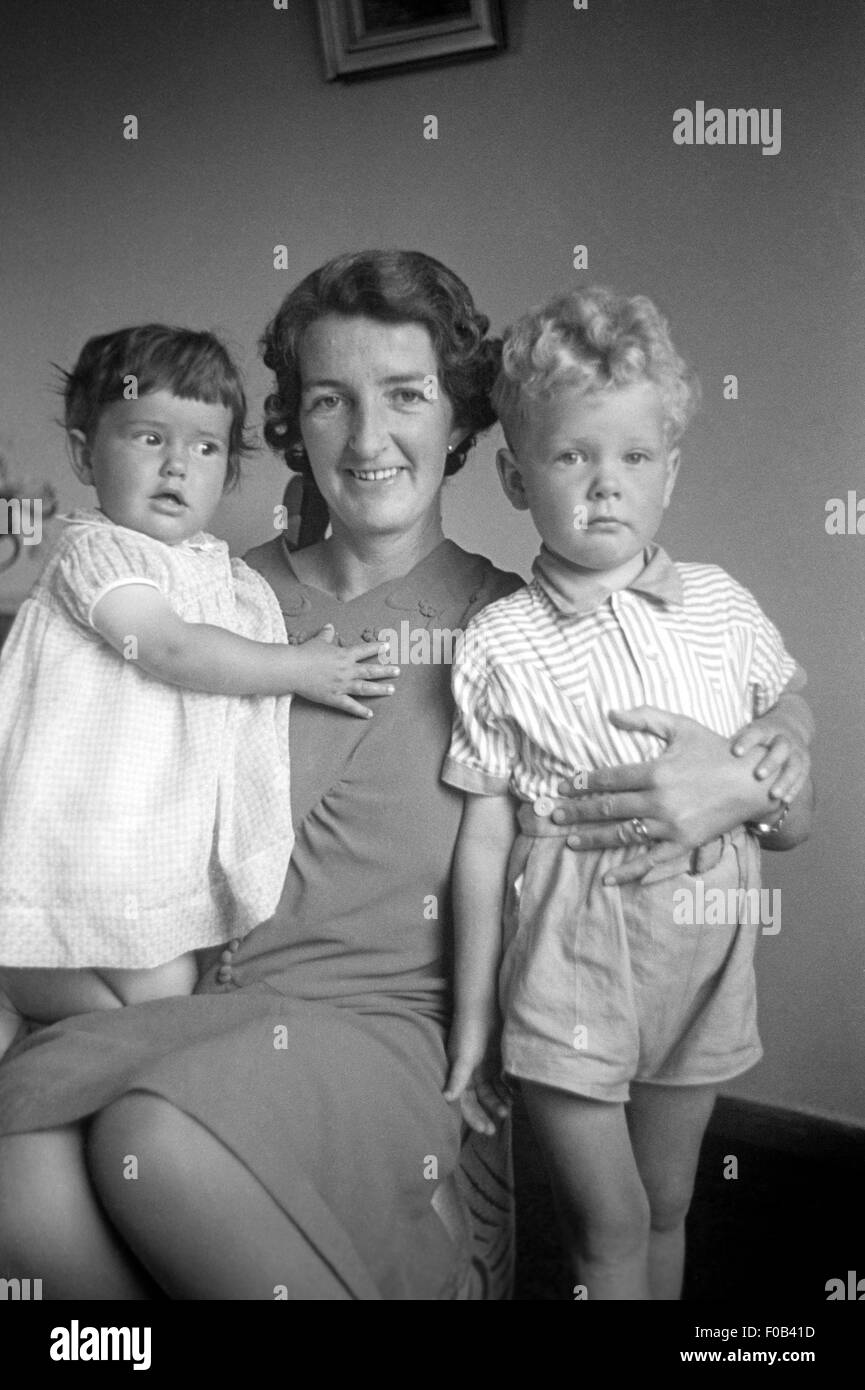 Portrait d'une mère avec son fils et sa fille Banque D'Images