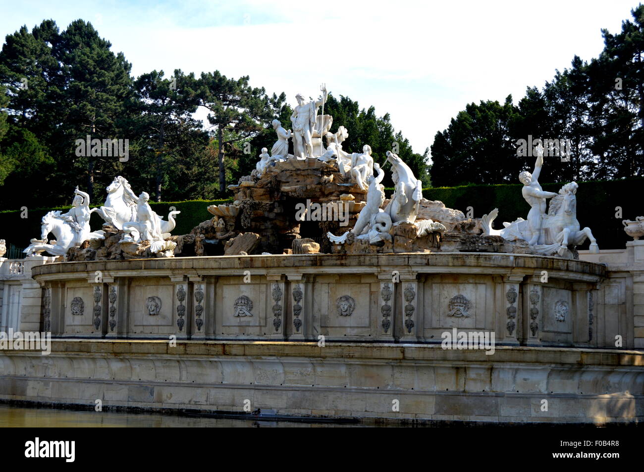 Statue de Neptune, jardins de Schönbrunn, Vienne Banque D'Images
