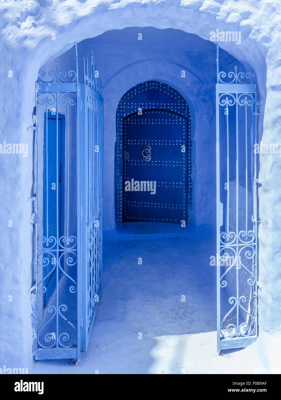 Blue entrée dans la médina de Chefchaouen, au nord du Maroc Banque D'Images