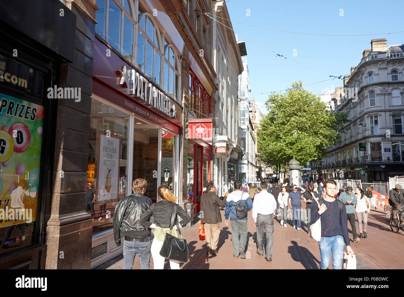 Nouvelle zone commerçante animée de la rue du centre-ville de Birmingham UK Banque D'Images