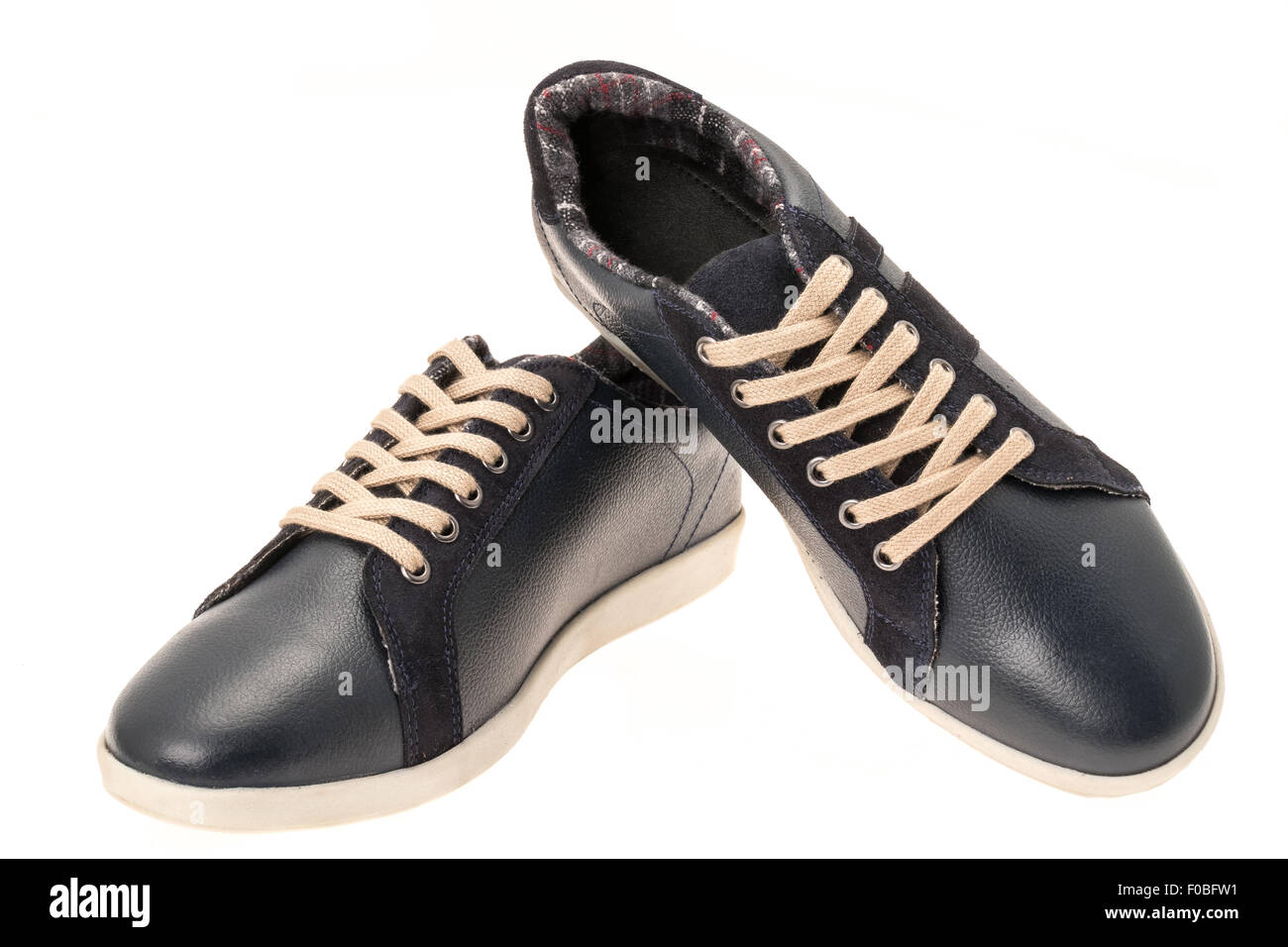 En cuir noir chaussures de sport occasionnels - isolated on white Banque D'Images