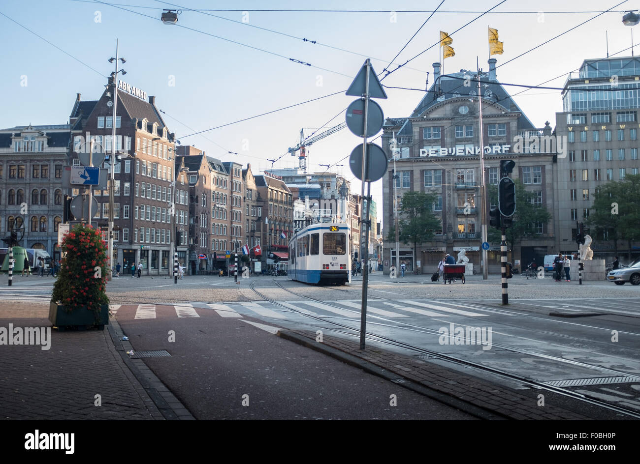 Centre-ville d'Amsterdam avec le tramway Banque D'Images