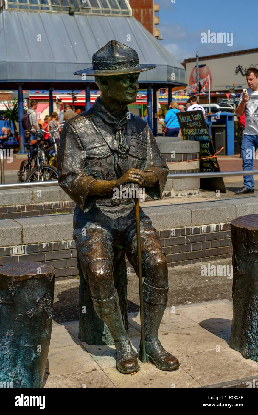 Sculpture de Robert Baden Powell situé sur le quai à Poole, Dorset, England, UK Banque D'Images