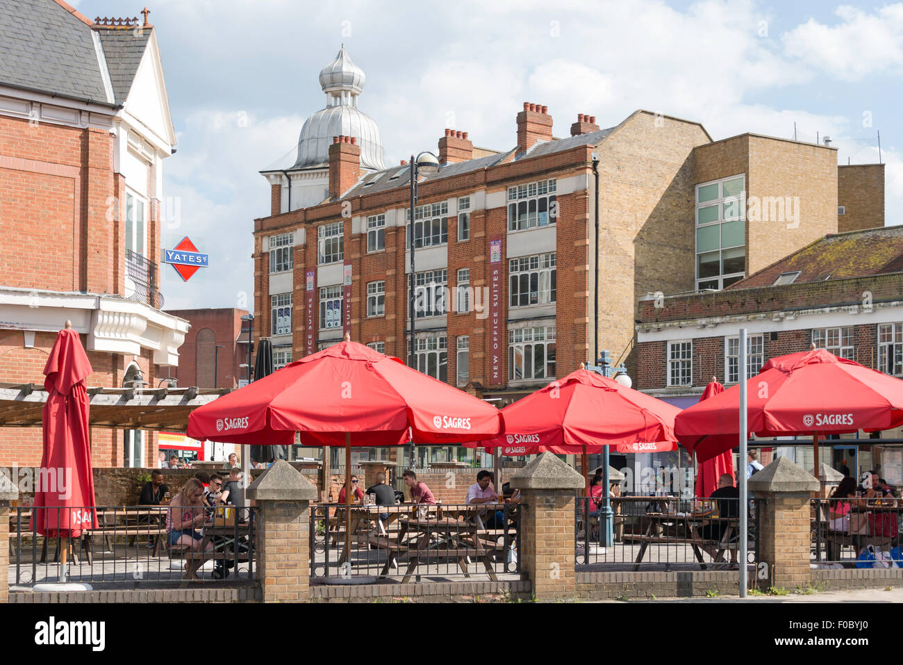 Yate's Bar, Bath Road, Hounslow, Hounslow, London, Greater London, Angleterre, Royaume-Uni Banque D'Images