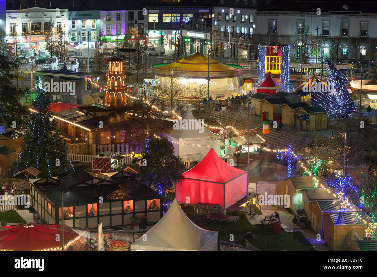 Vue de la nuit de Galway Petit Marché de Noël. Détail. L'Irlande. Banque D'Images