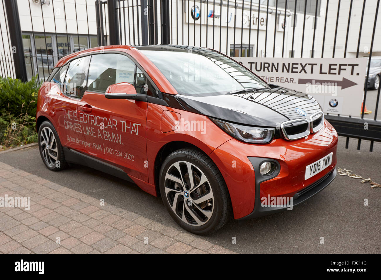 Voiture électrique BMW i3 sur l'affichage à l'un des concessionnaires Birmingham UK Banque D'Images