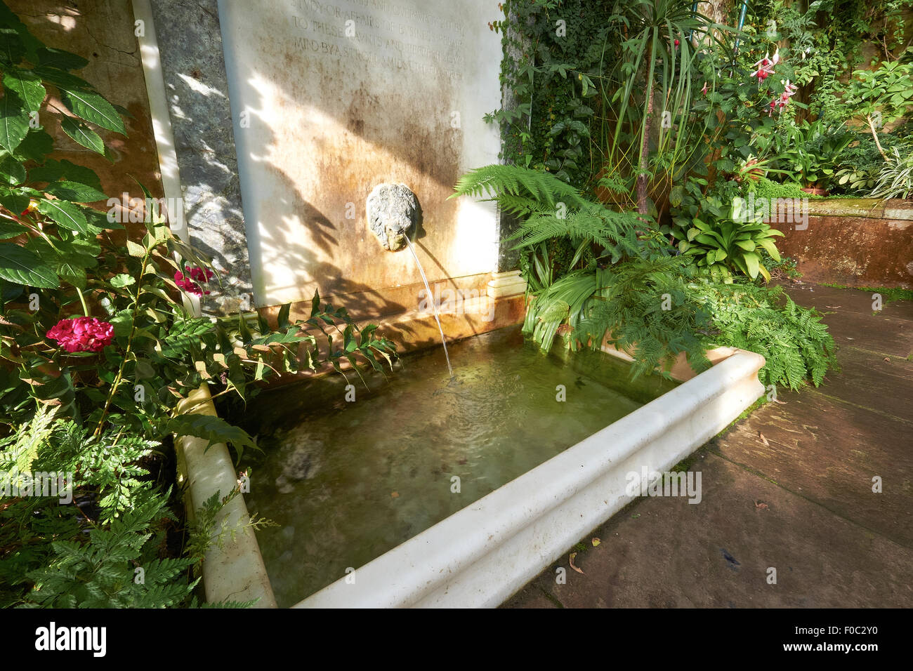 Fontaine à eau à Wallington House Gardens dans le Nord Est de l'Angleterre, Royaume-Uni. Banque D'Images