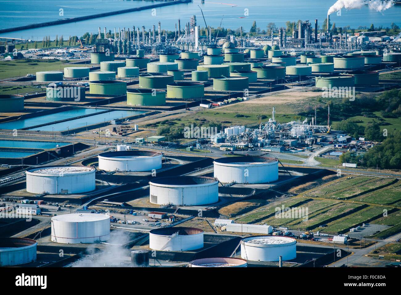 Portrait de l'entreposage de mazout dans les régions côtières de raffinerie de pétrole Banque D'Images