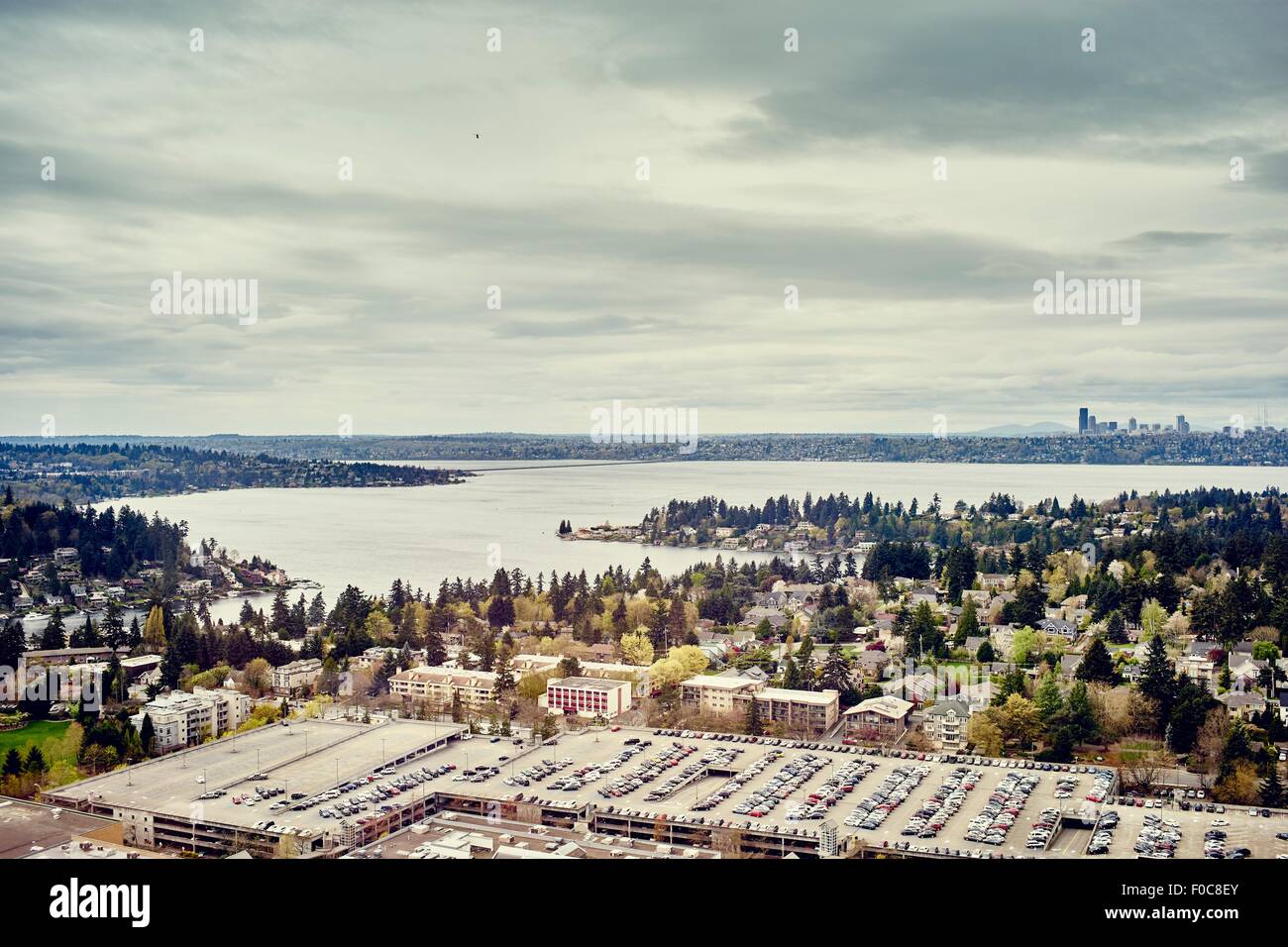 Vue sur le lac Washington de Lincoln Square, Seattle, Washington State, USA Banque D'Images