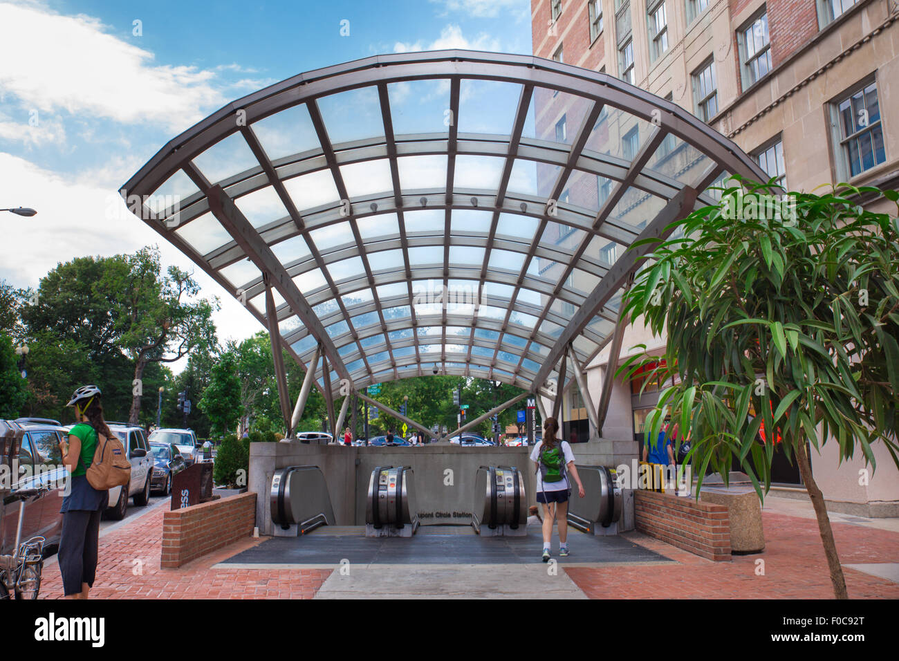 Voir l'entrée du métro de chez Dupont Circle à Washington DC Banque D'Images Voir l'entrée du métro de chez Dupont Circle à Washington DC Banque D'Images