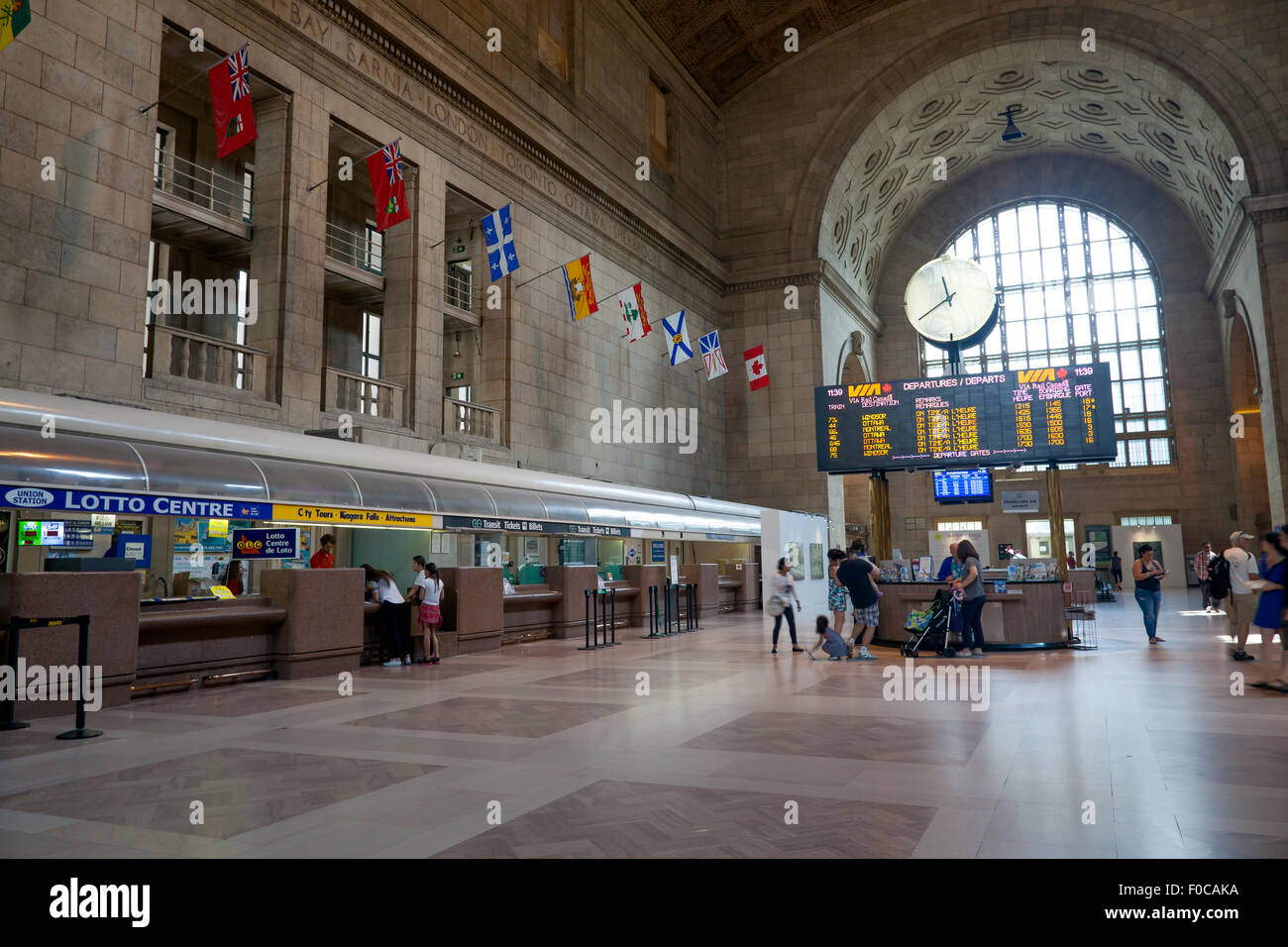 La gare Union de Toronto ; grande salle ;;intérieur en chemin de fer et la réception de l'horloge Banque D'Images