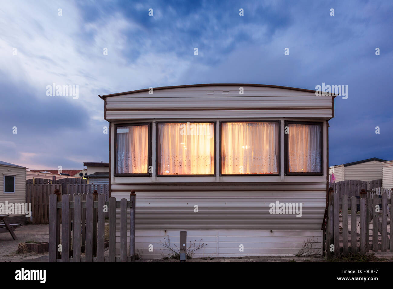 Sur une remorque mobile home park at Dusk Banque D'Images