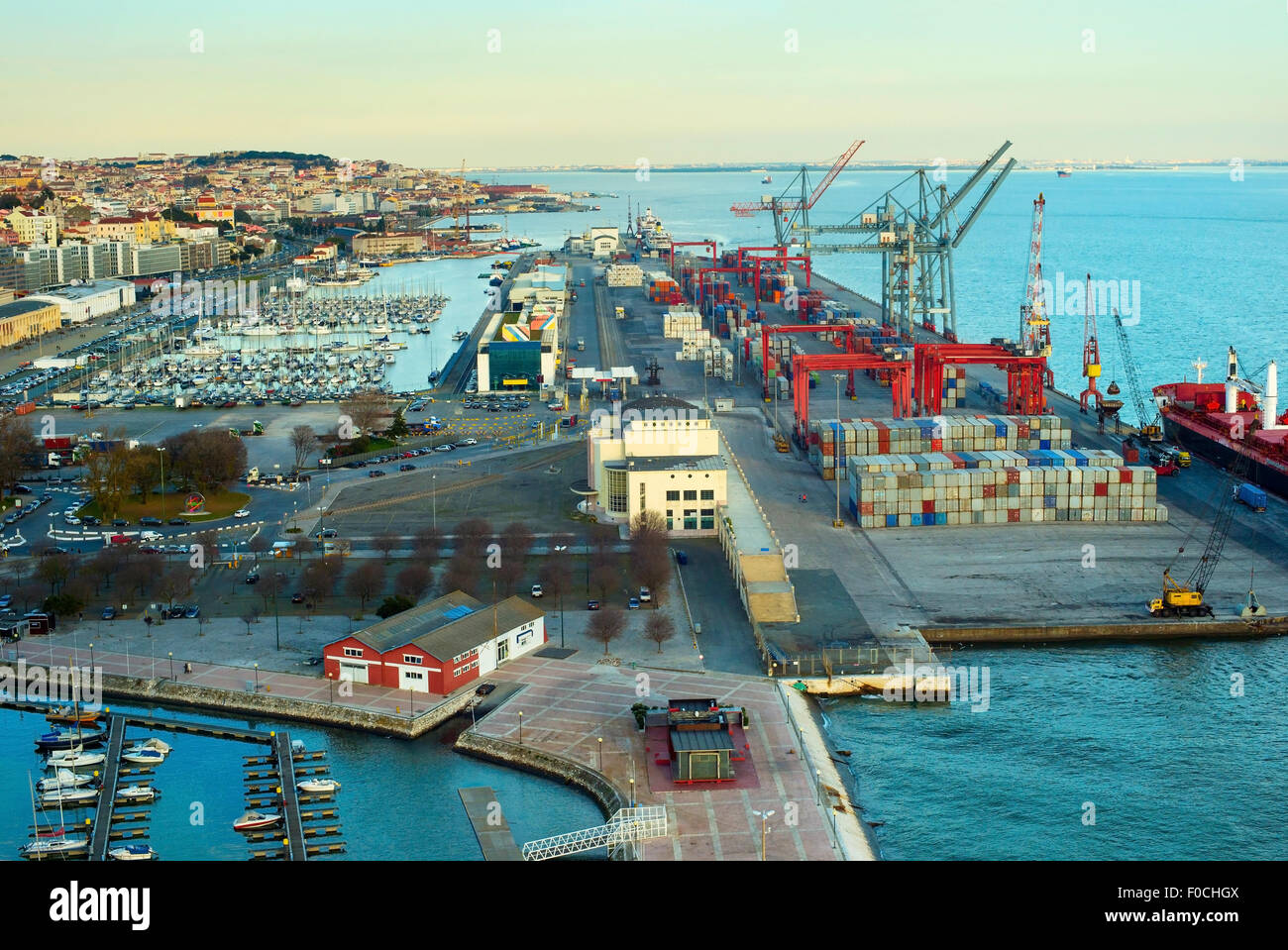 Sommaire des port de Lisbonne et port industriel. Portugal Banque D'Images