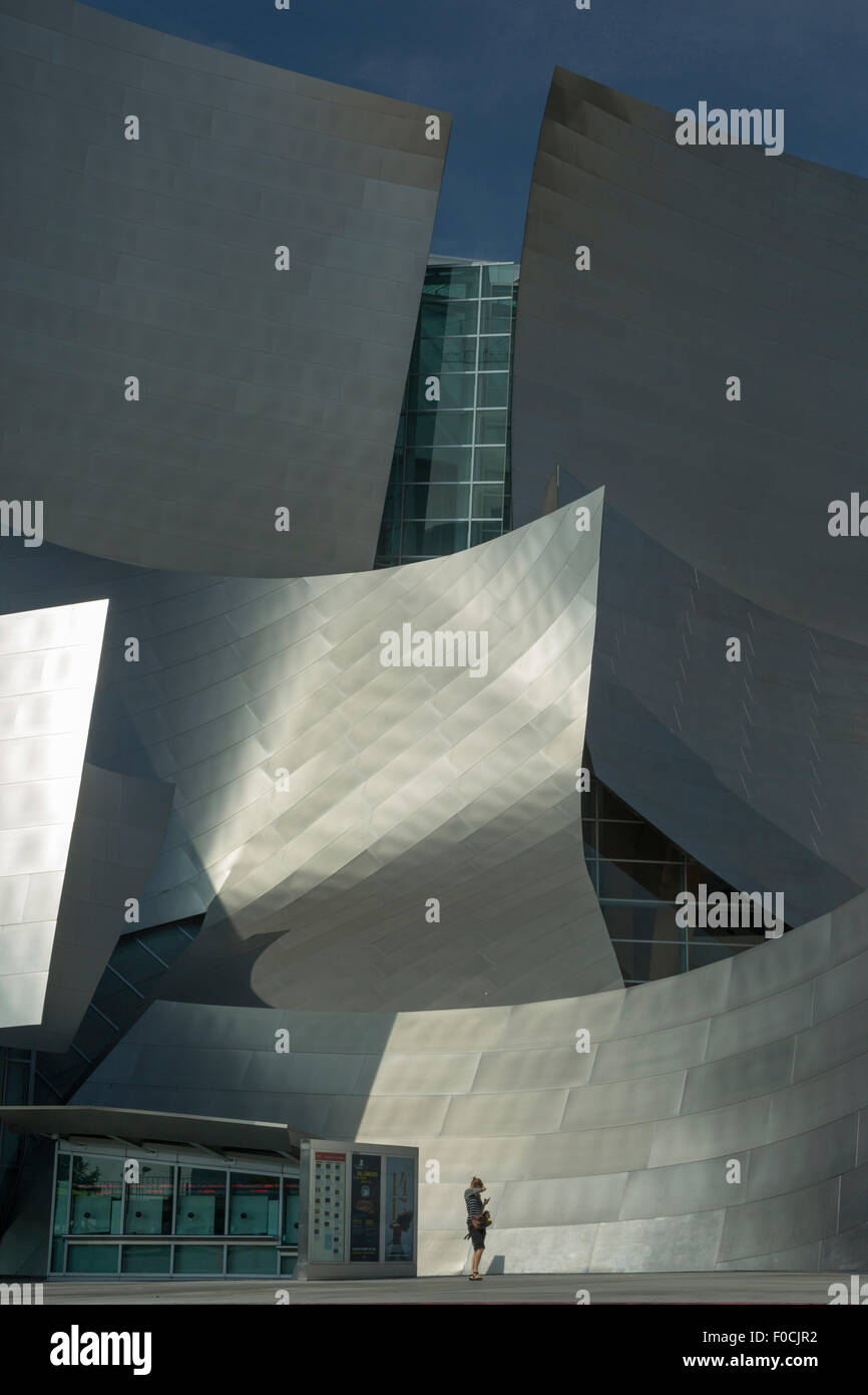 WALT DISNEY CONCERT HALL (©2003 Frank Gehry) CENTRE-VILLE DE LOS ANGELES CALIFORNIA USA Banque D'Images