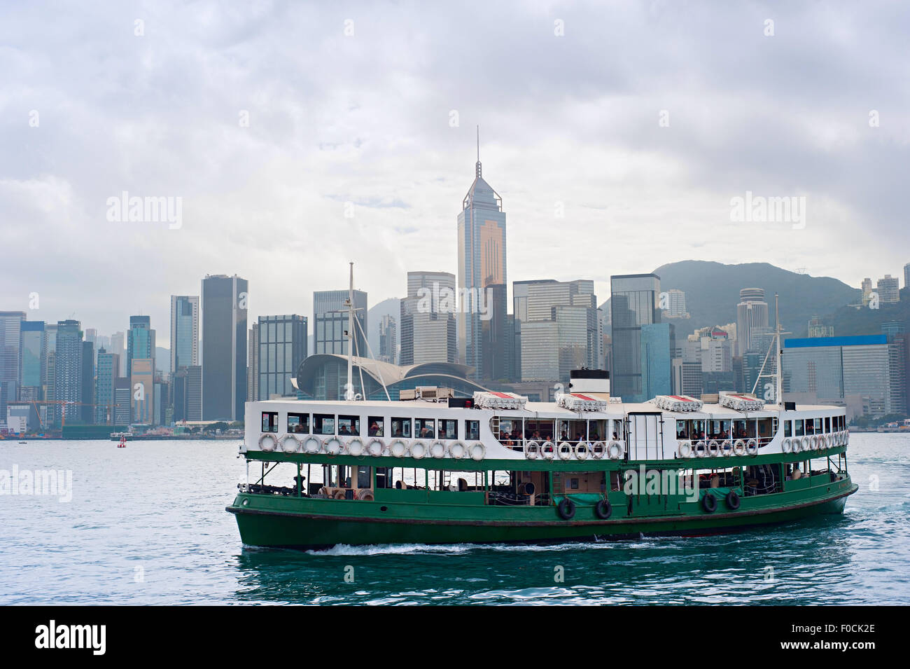 Ferry sur le chemin de l'île de Kowloon à Hong Kong Banque D'Images