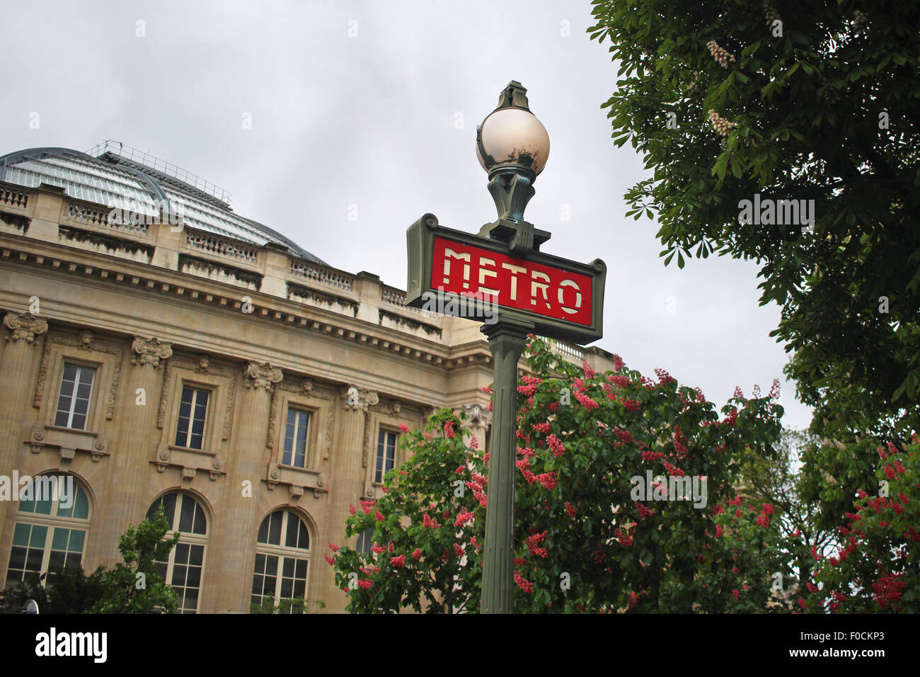 Metro Sign in Paris France Banque D'Images