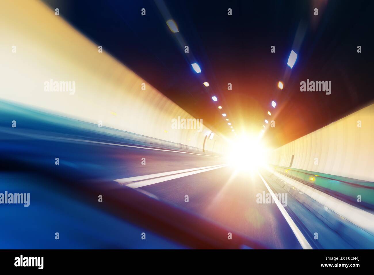 Traversée du tunnel. Mont Blanc Tunnel route internationale reliant l'Italie et la France dans l'Europe. Banque D'Images