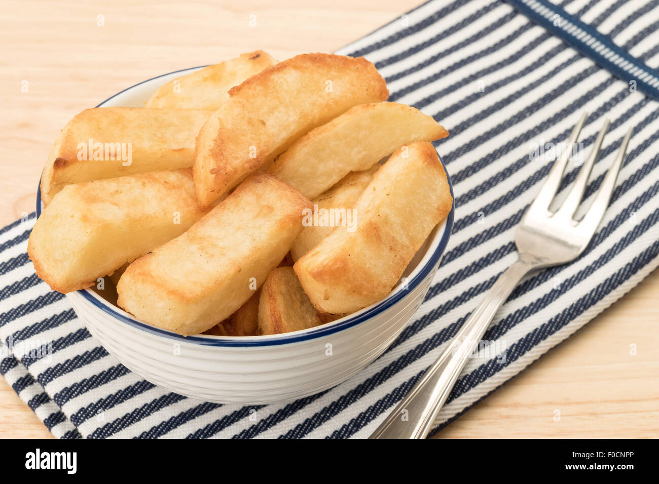 Bol de frites - studio shot Banque D'Images