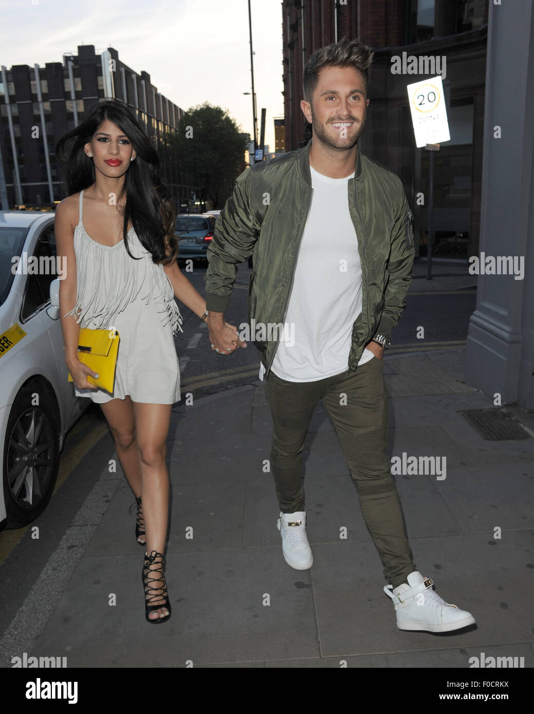 Walia Jasmin et son petit ami Ross Worswick à Sakana Restaurant à Manchester avec : Jasmin Walia, Ross Worswich Où : Manchester, Royaume-Uni Quand : 11 Juin 2015 Banque D'Images