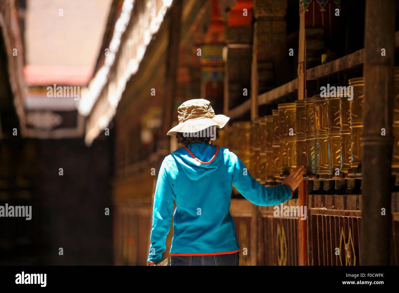 Prière de toucher de tourisme dans la région de Temple de Jokhang Banque D'Images