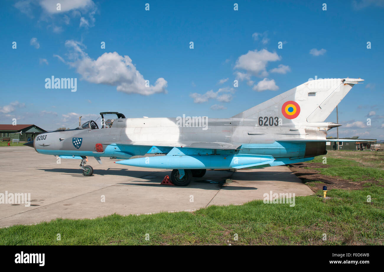 Une force aérienne roumaine MiG-21C attribuée à Escadrilla Aviatie Lupta 711 au Camp Turzii Air Base, la Roumanie. Banque D'Images