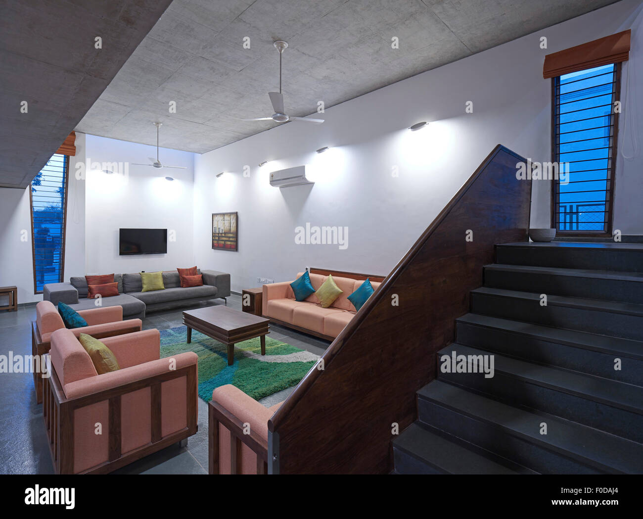 La salle de séjour. Maison de marbre, Ahmedabad, Inde. Architecte : Matharoo Associates, 2015. Banque D'Images