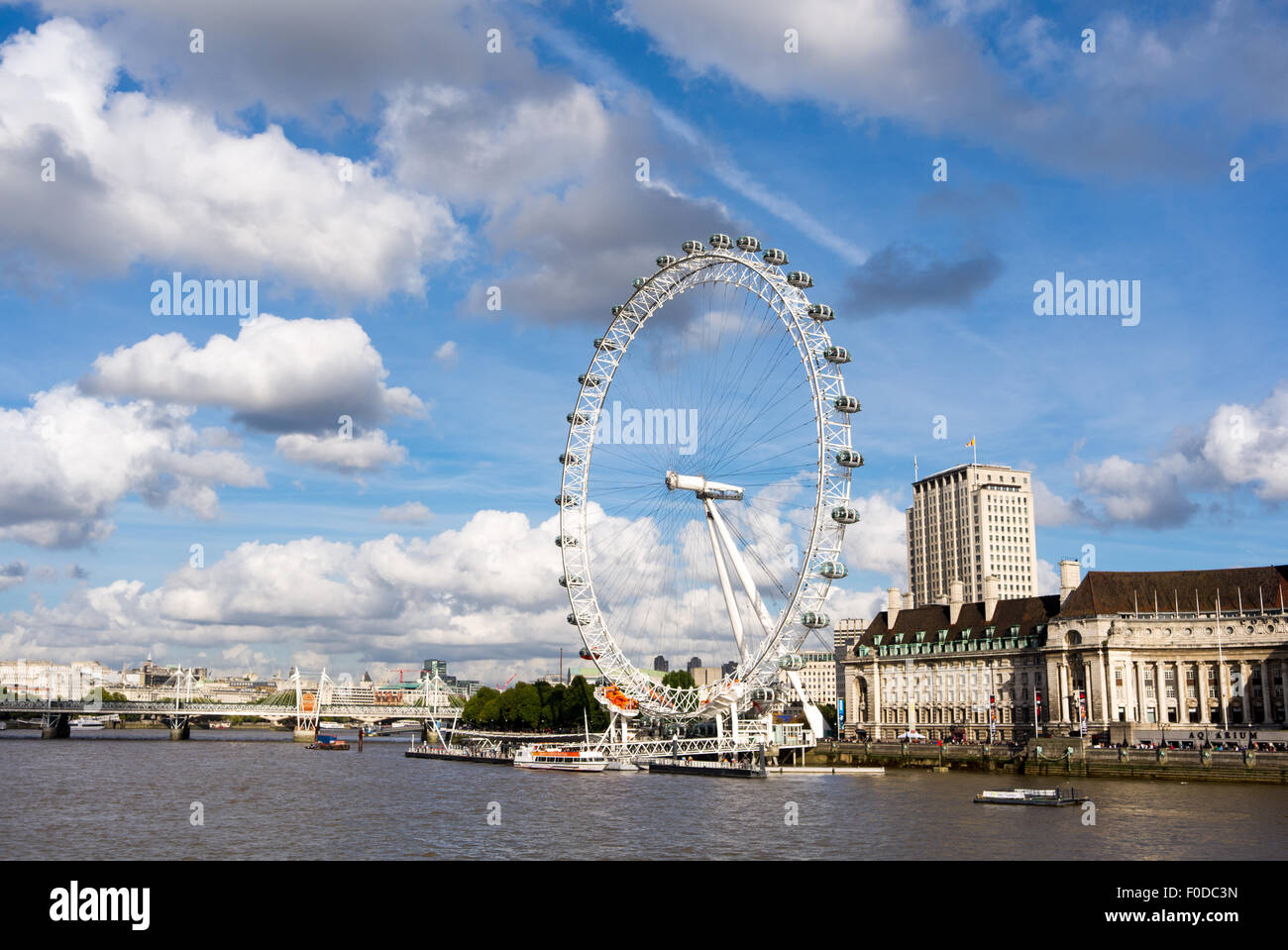 London Eye et la Tamise Londres Angleterre Banque D'Images