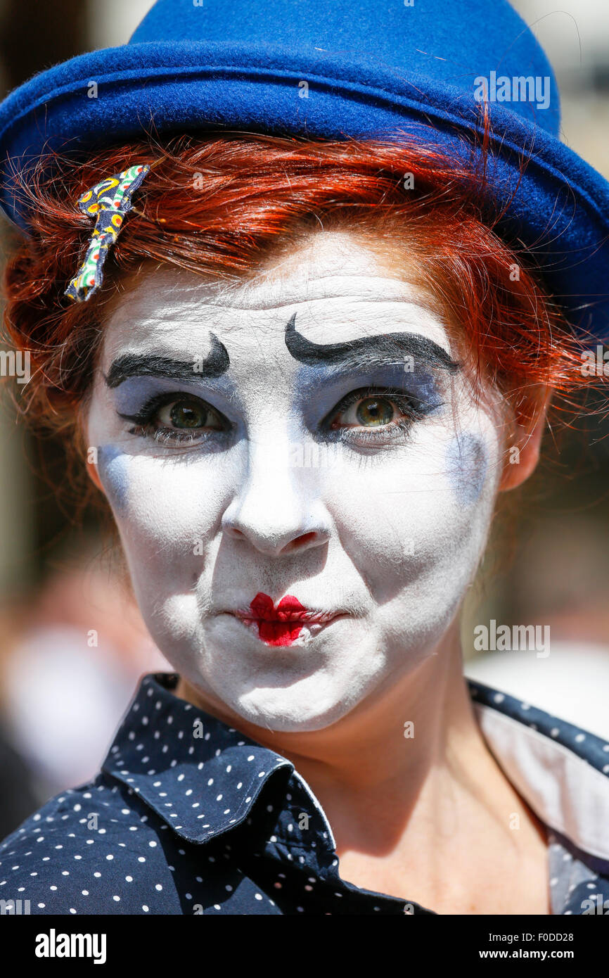 Florence O'Mahony, actrice, effectuant à l'Edinburgh Fringe Festival, en costume au Royal Mile, Edinburgh, Ecosse, Royaume-Uni Banque D'Images