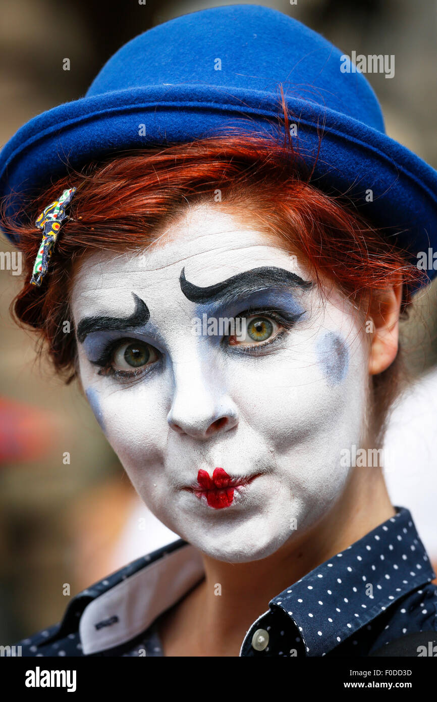 Florence O'Mahony, actrice, effectuant à l'Edinburgh Fringe Festival, en costume au Royal Mile, Edinburgh, Ecosse, Royaume-Uni Banque D'Images