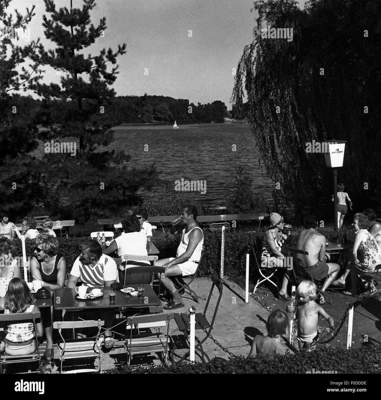 Gastronomie, café, visiteurs au café de la plage de Ternscher Voir terrain de camping, Lüdinghausen, années 1970, droits additionnels-Clearences-non disponible Banque D'Images