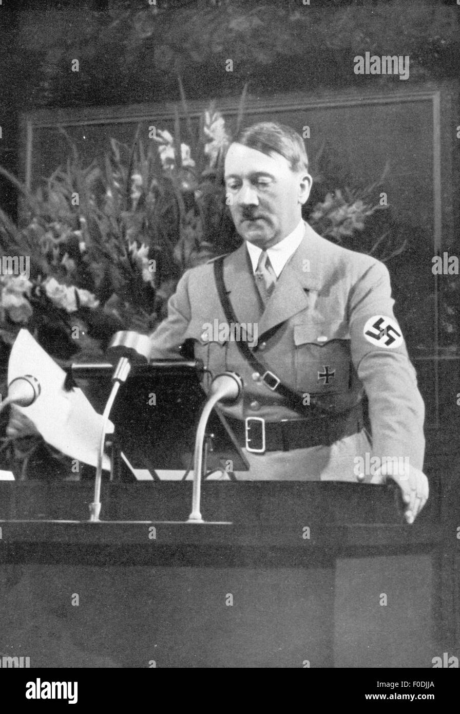 Hitler, Adolf, 20.4.1889 - 30.4.1945, politicien allemand (NSDAP), Chancelier du Reich 30.1.1933 - 30.4.1945, discours à l'ouverture du "Rallye de la liberté", Hôtel de ville, Nuremberg, 10.9.1935, Banque D'Images