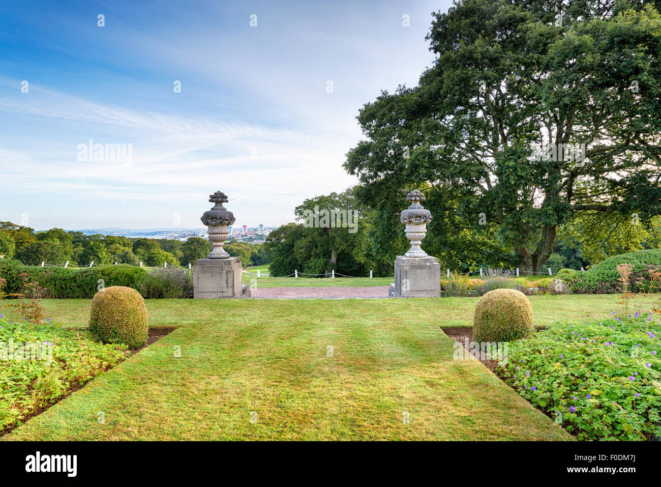 Jardins formels dans une demeure seigneuriale Banque D'Images