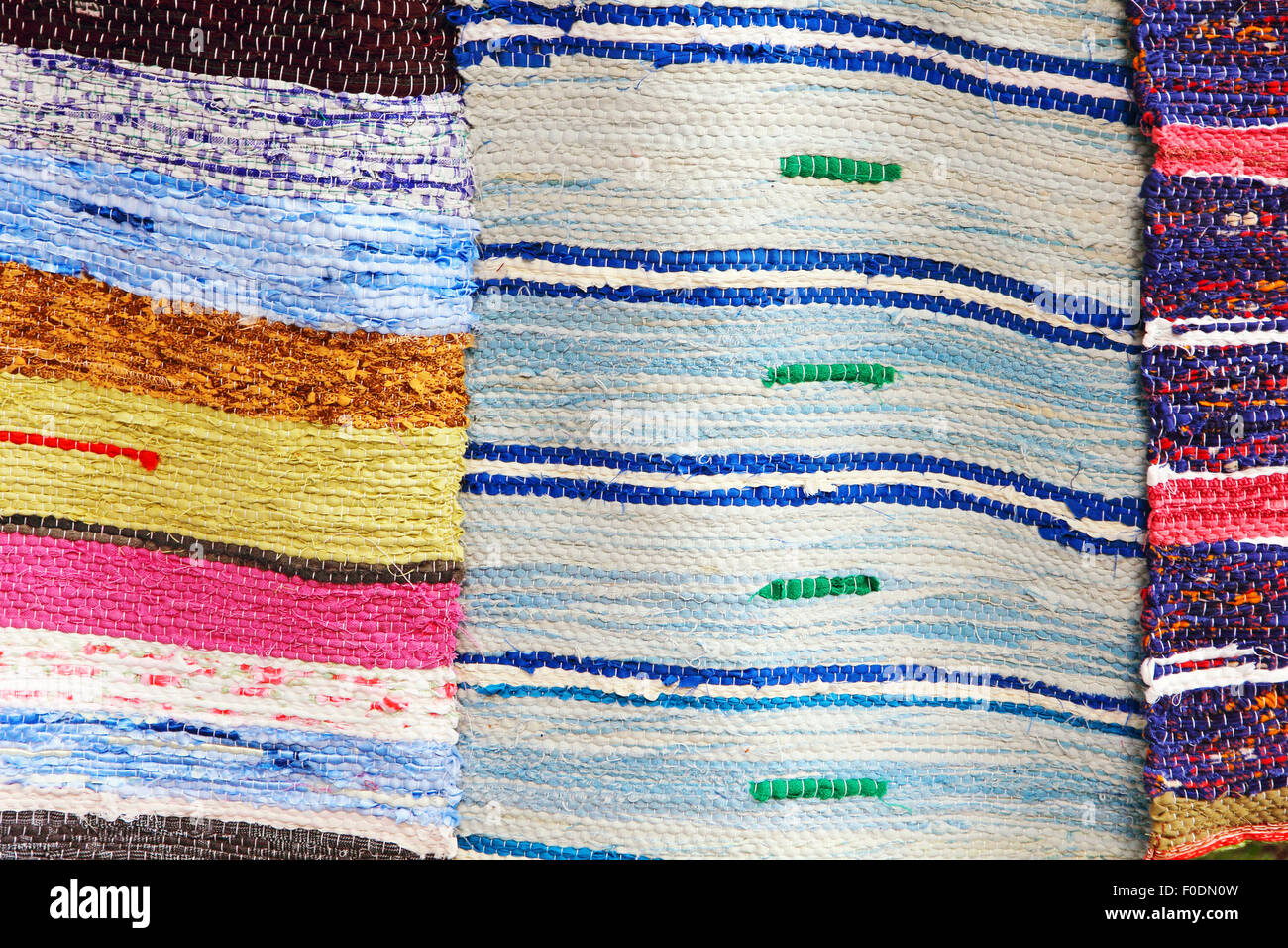 Des tapis colorés pris libre comme motif de fond. Banque D'Images