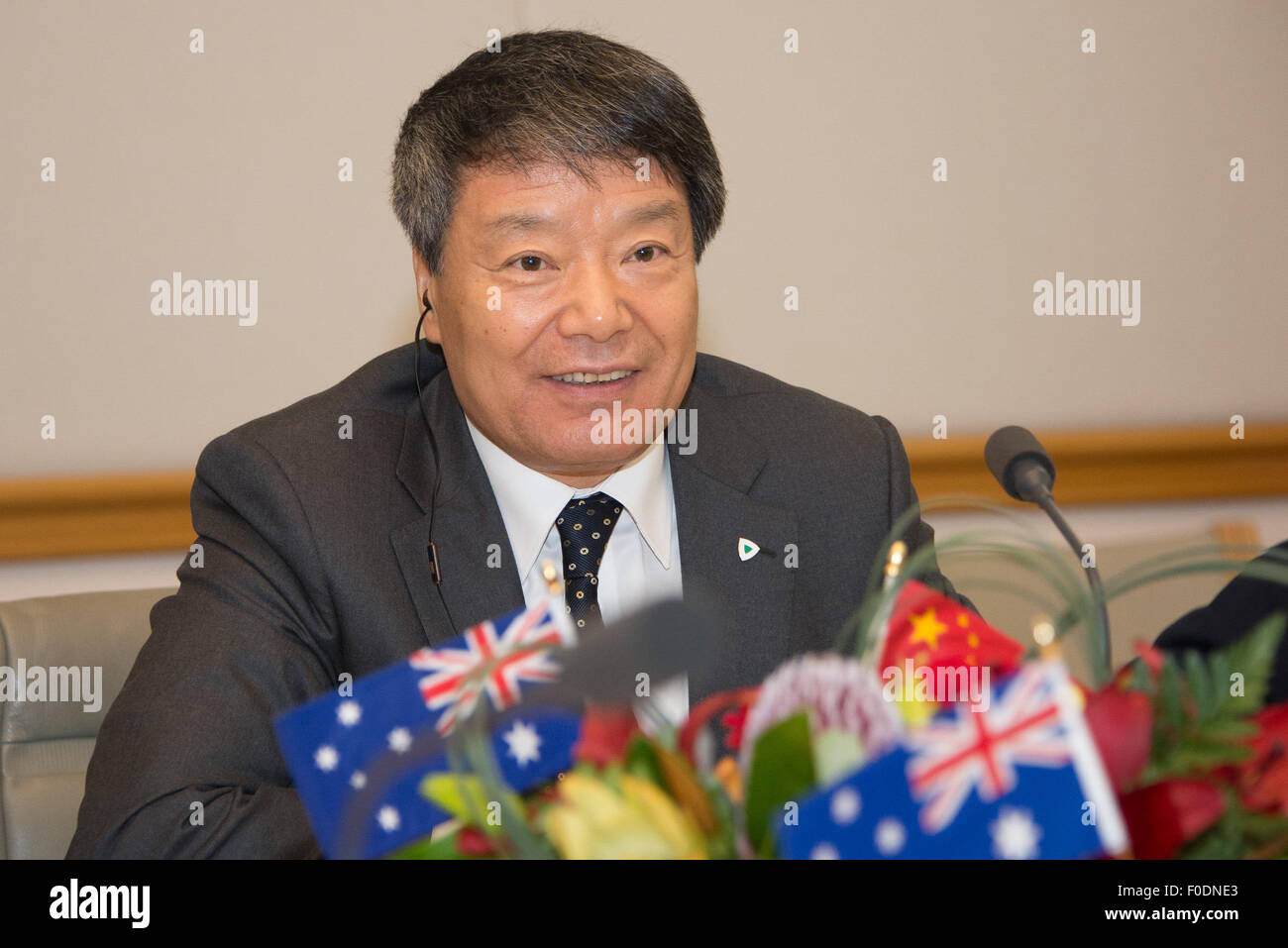 (150813) -- CANBERRA, 13 août (Xinhua) -- Xu Shaoshi, chef de la Commission nationale pour le développement et la réforme (NDRC), prend la parole lors du deuxième Dialogue économique stratégique entre l'Australie et la tenue à Canberra, Australie, le 13 août 2015. (Xinhua/Justin Qian) Banque D'Images