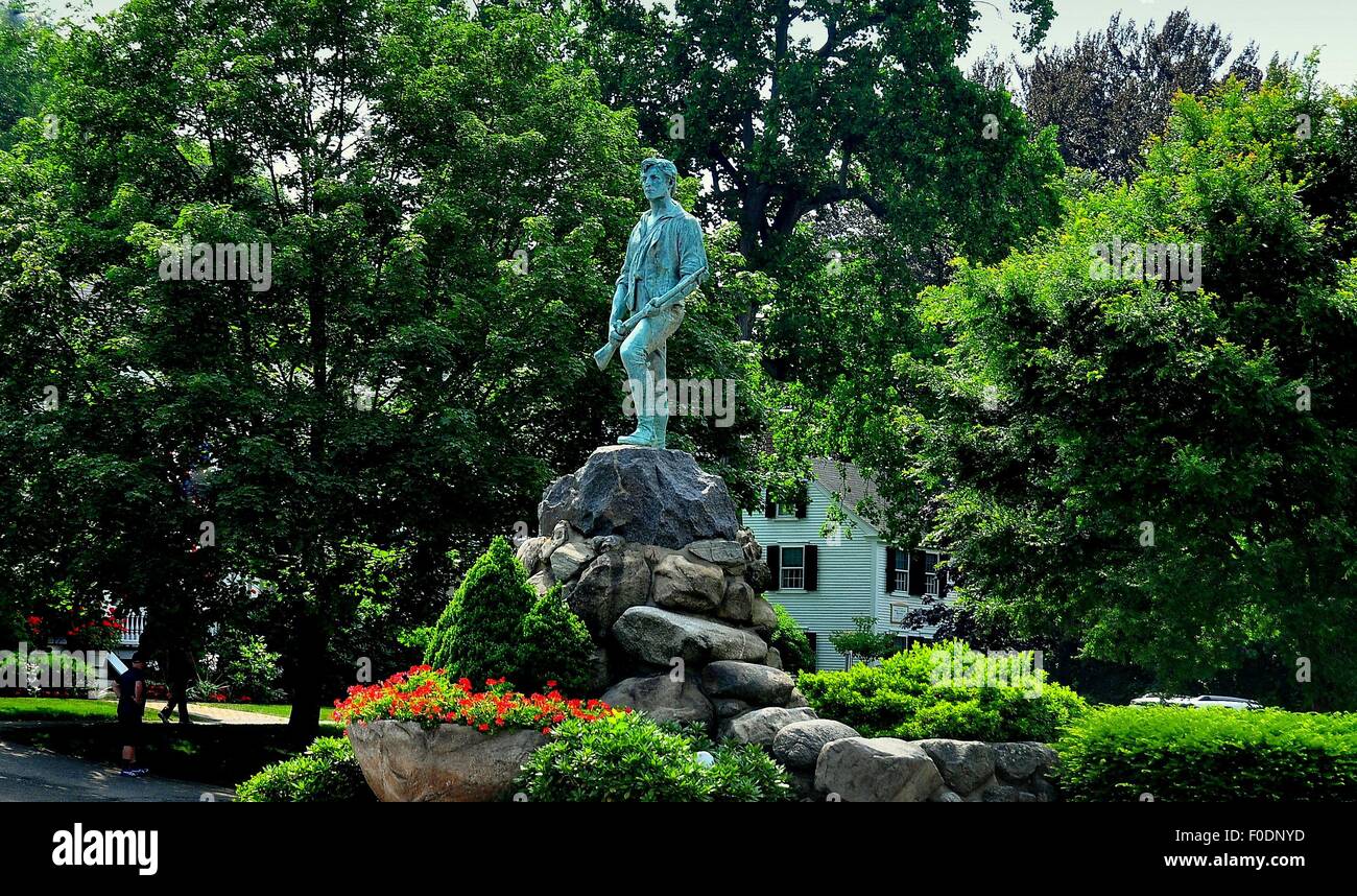 Lexington, Massachusetts : Henry Hudson Kitson Minuteman la célèbre statue représentant le Capitaine John Parker sur le village vert * Banque D'Images