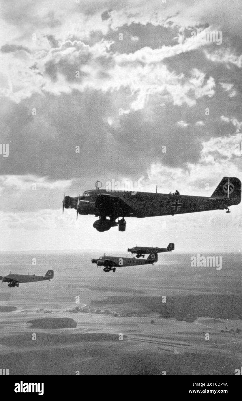Nazisme / National socialisme, militaire, Luftwaffe (force aérienne allemande), bombardiers intérimaires Junkers Ju 52 dans l'air au-dessus de Nuremberg, 1935, droits additionnels-Clearences-non disponible Banque D'Images