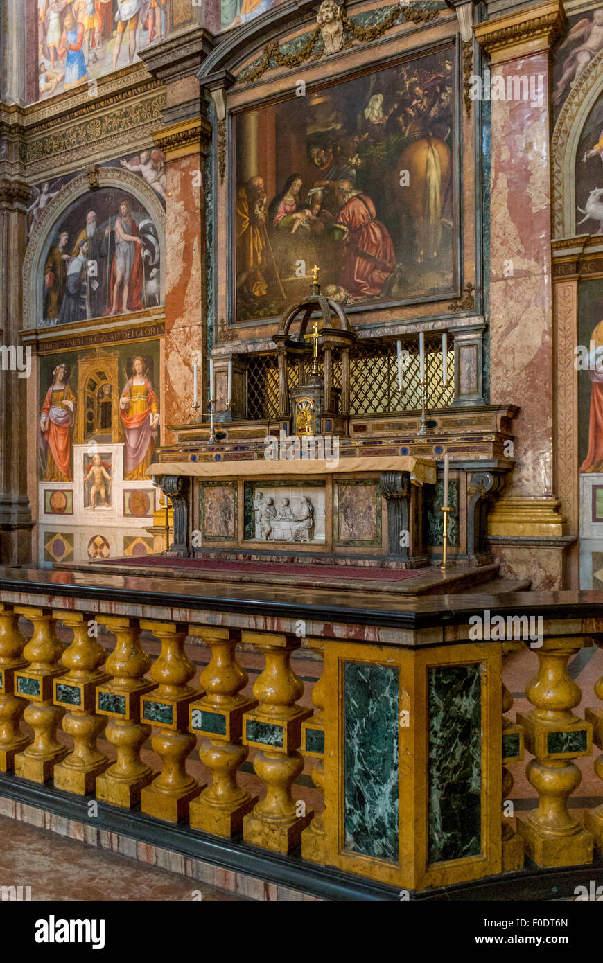 Les frises peintes sur les murs et plafond de Chiesa di San Maurizio al Monastero Maggiore, Milan, Italie. Banque D'Images