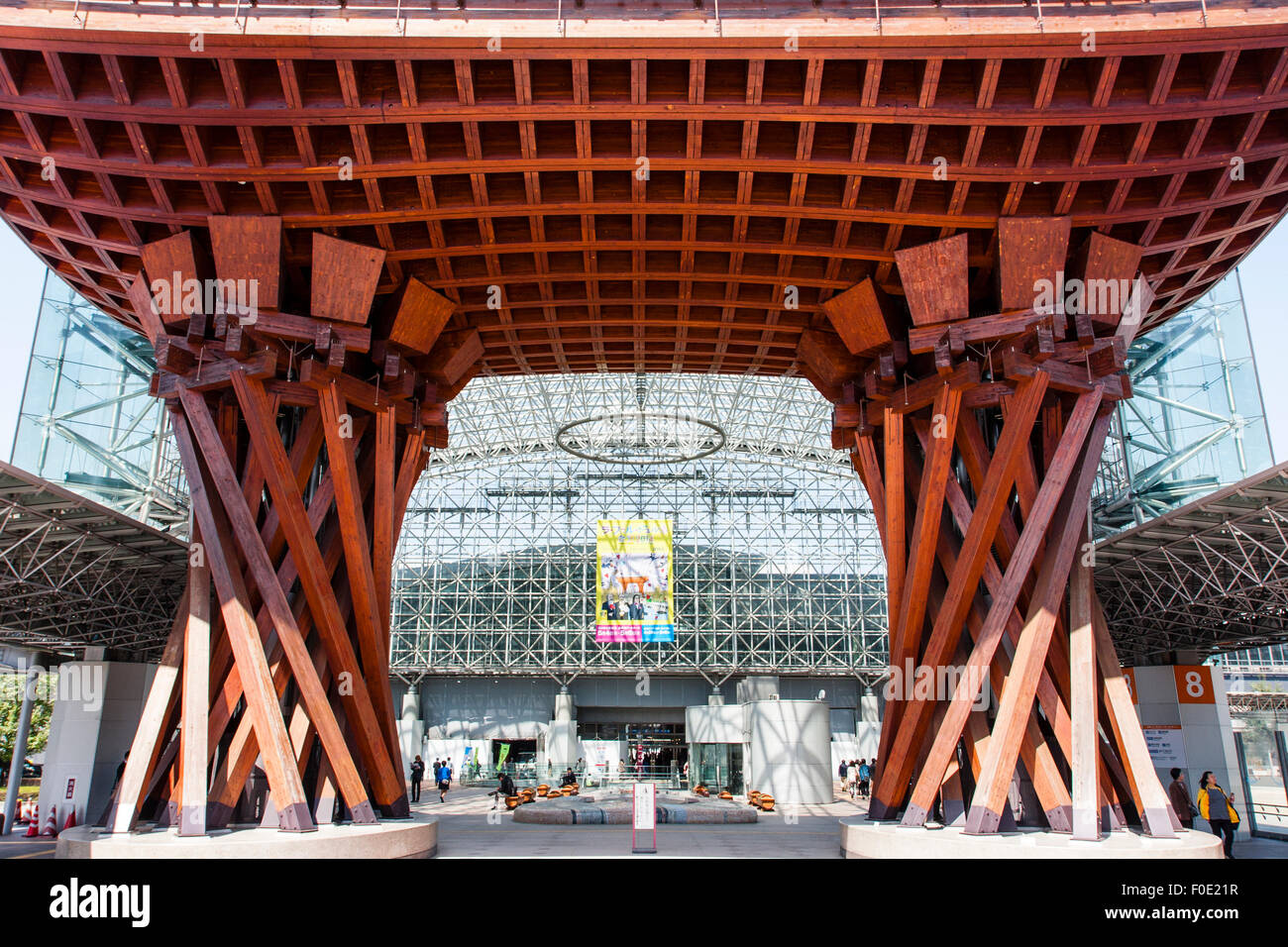 Porte d'entrée de la gare de kanazawa Banque de photographies et d'images à  haute résolution - Alamy