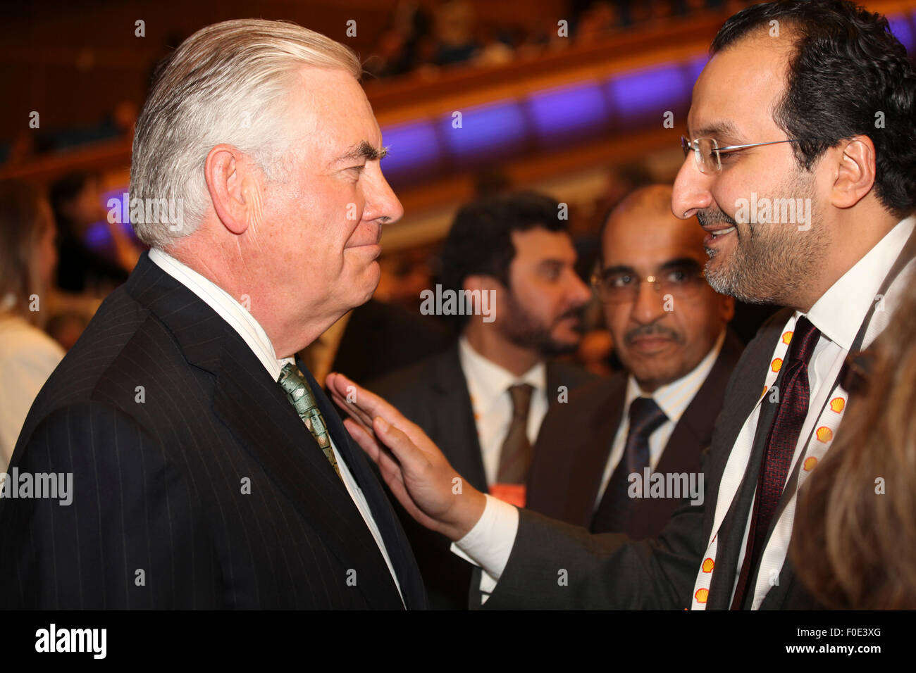 Pdg d'ExxonMobil Rex Tillerson et SAR le Prince Faisal Bin Abdel Aziz Al-Saoud au Congrès mondial du pétrole à Moscou, Juin 2014 Banque D'Images