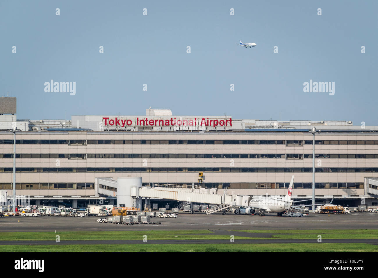 Les avions à l'aéroport de Haneda au Japon Banque D'Images