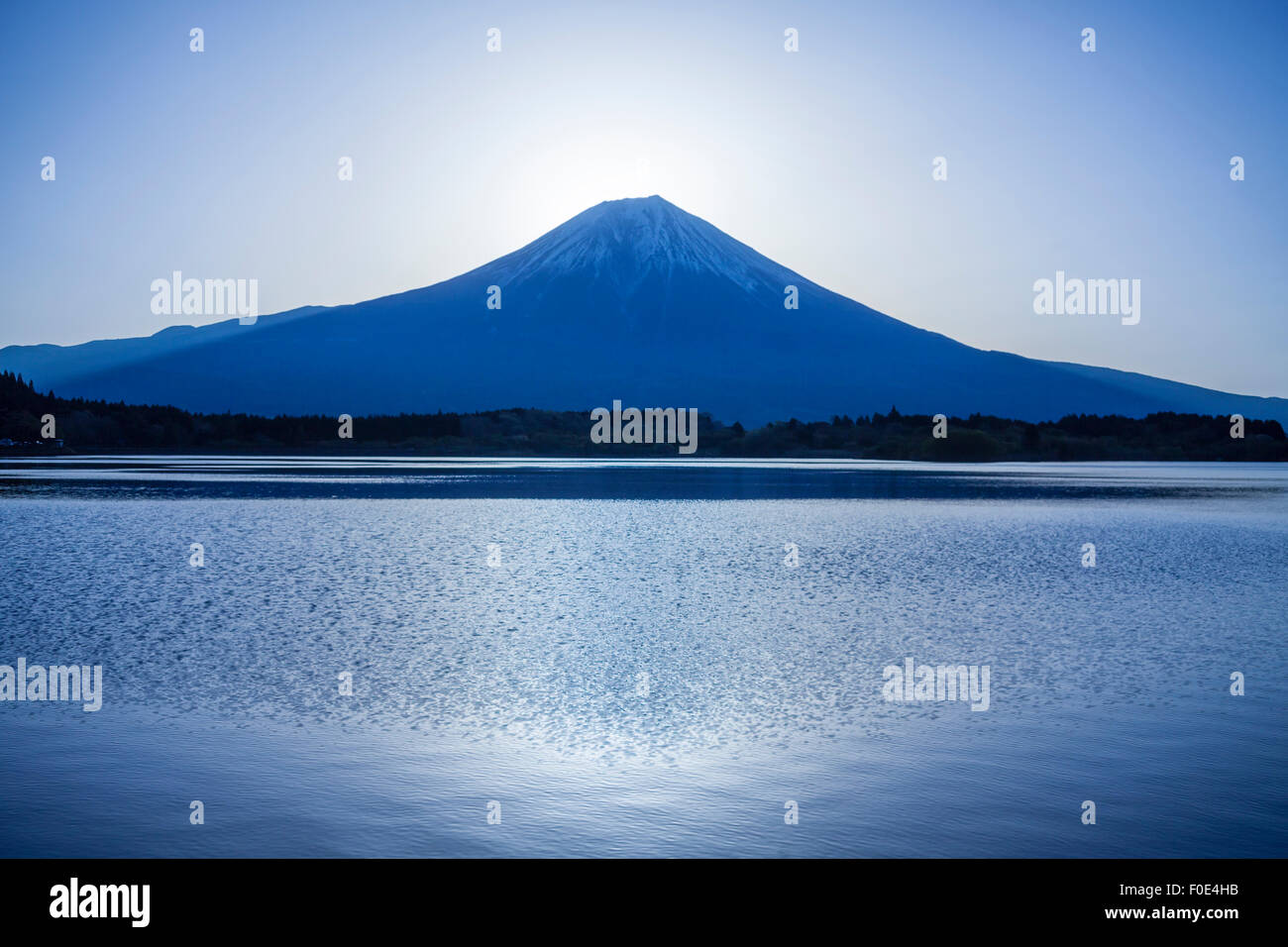 Mt. Amd Fuji Lake Tanuki au Japon Banque D'Images
